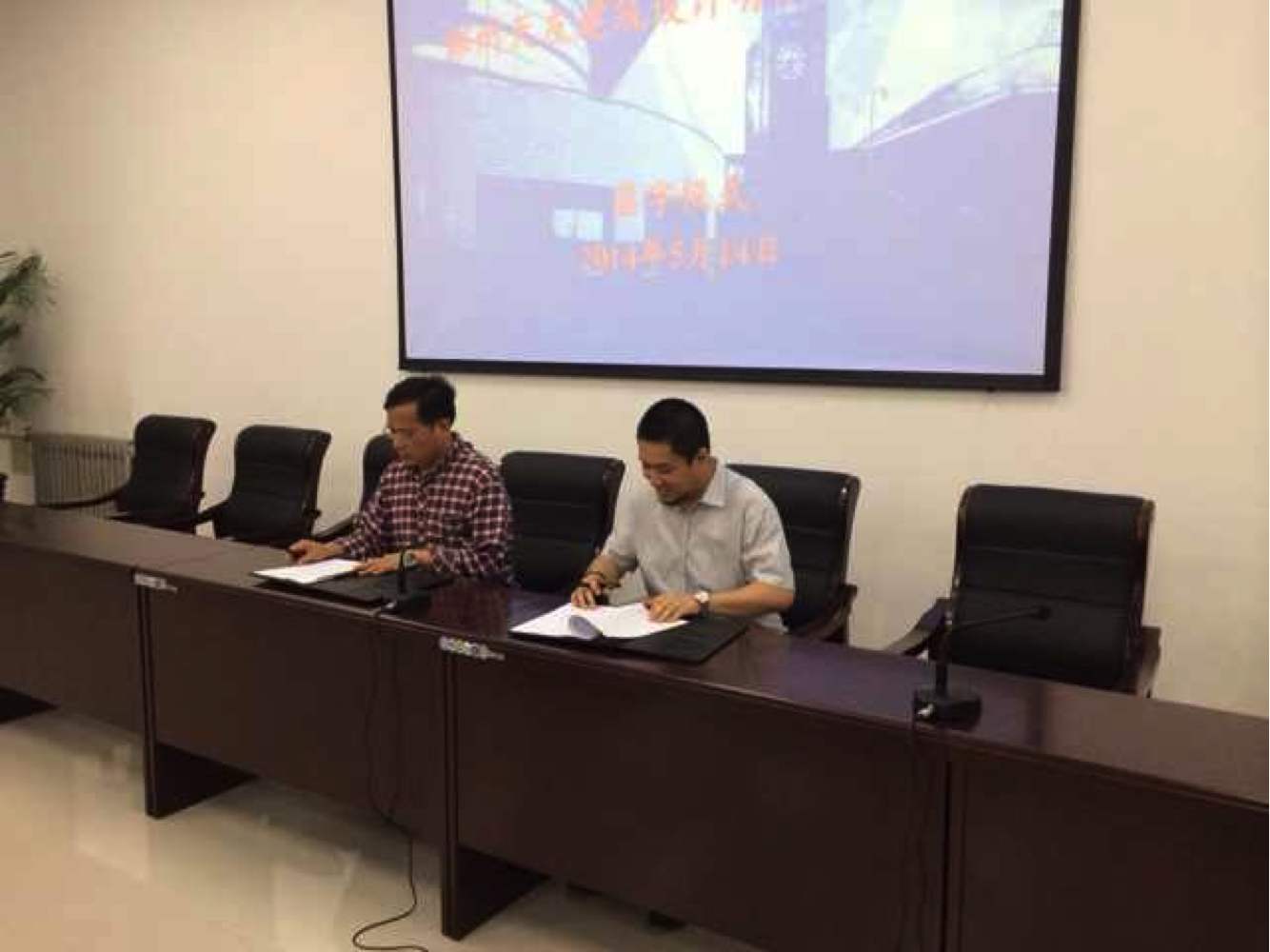 說明: http://www.trugirl.com.cn/uploads/allimg/140902/1-140Z22102312J.JPG